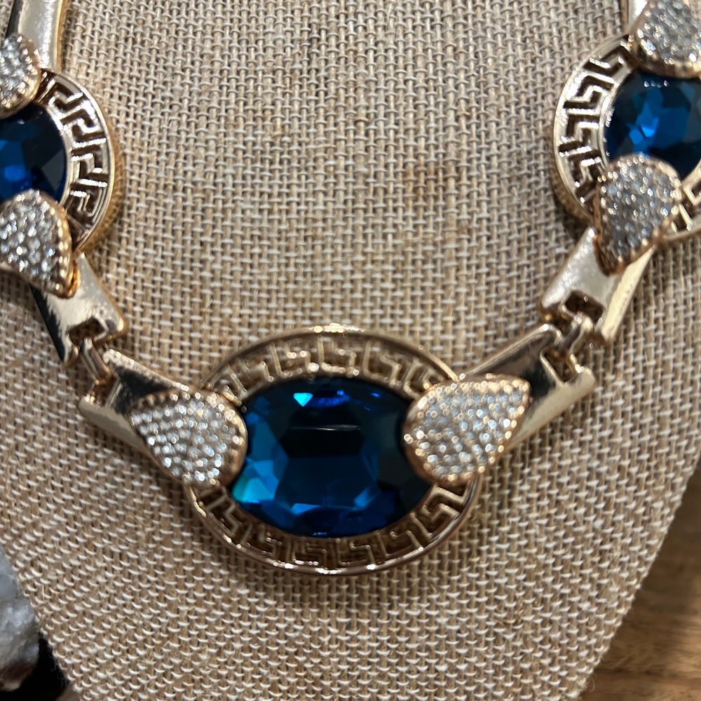 Elegant Faceted Oval Blue & Rhinestone Gold Statement Necklace And Earrings - Picture 6 of 9